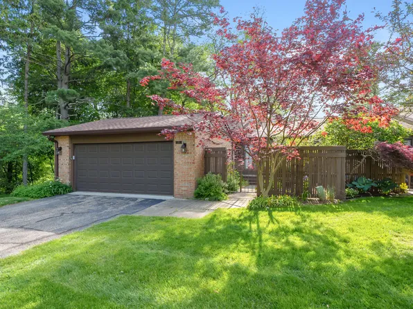 121 Pine Cove Cir, Kalamazoo, MI 49006