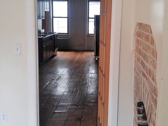 3rd image of 67 6th Ave #3