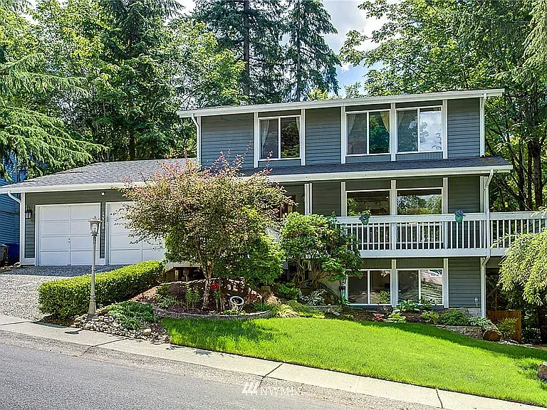 6 bed, 3300 sqft, $4,400 — Photo 1