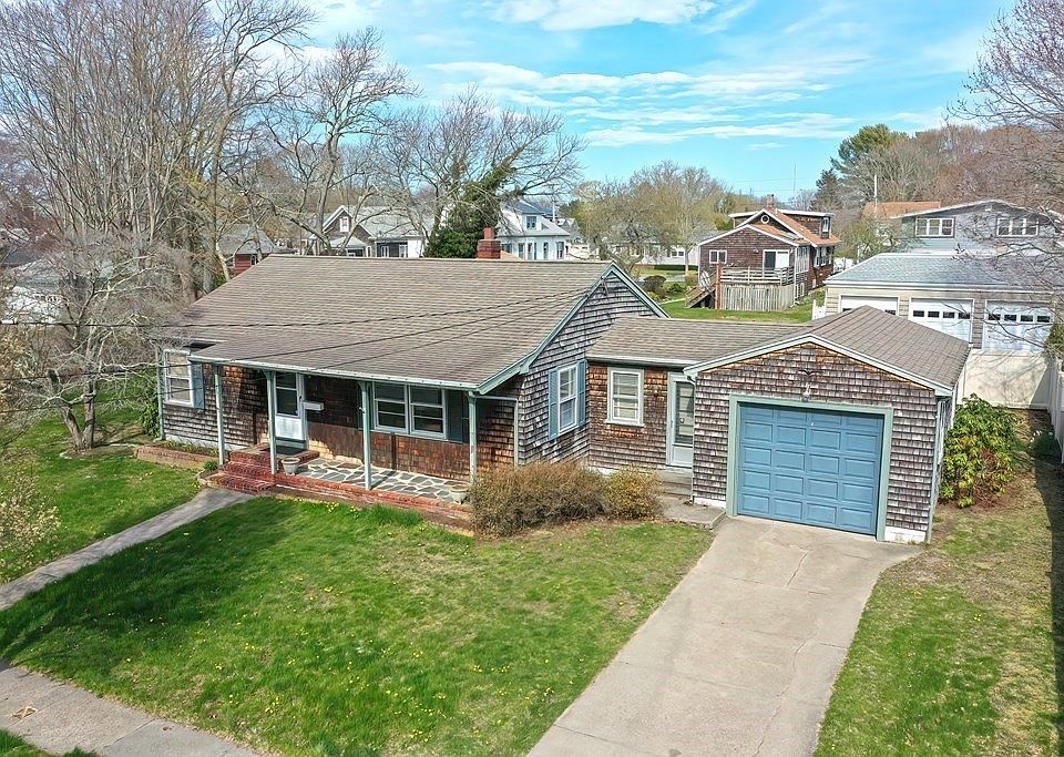 33 Chestnut St, Fairhaven, MA 02719 | Zillow