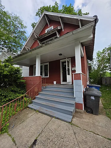 242 W Hazel St Photo 1