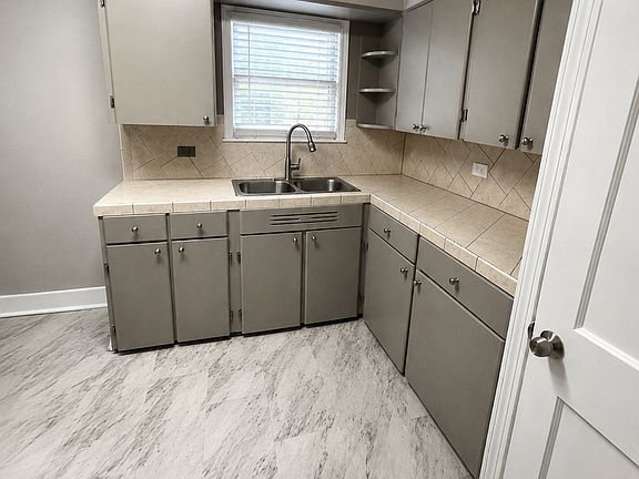 5th image of 112 Senisa Dr #1