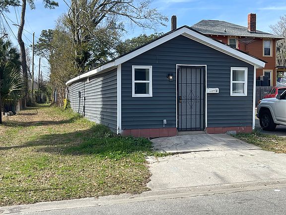 2nd image of 1131 SE 36th St #D