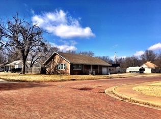 217 E 5th Ave, Caney, KS 67333