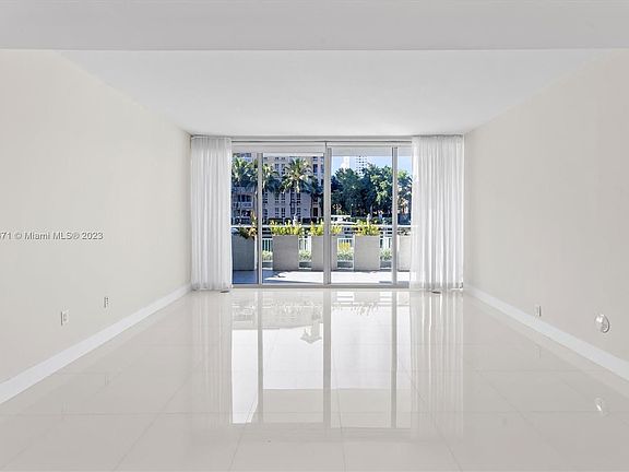 3rd image of 2950 NE 188th St APT 114