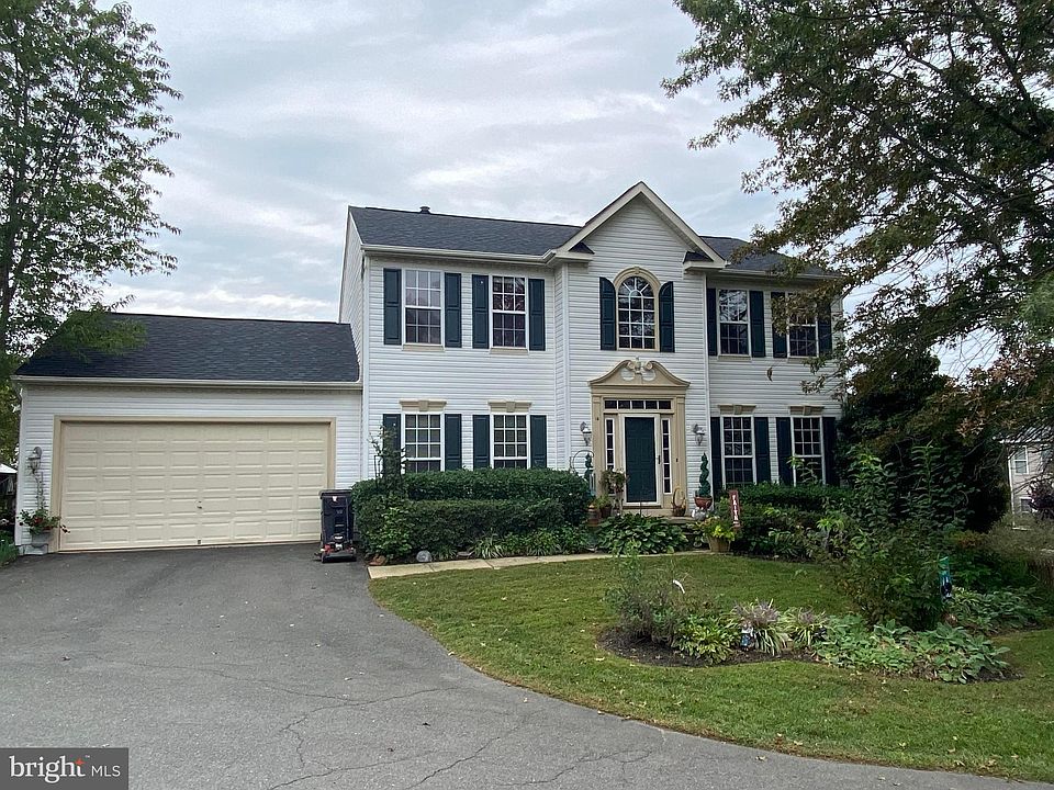 1st image of 14 Pierre Emmanuel Ct