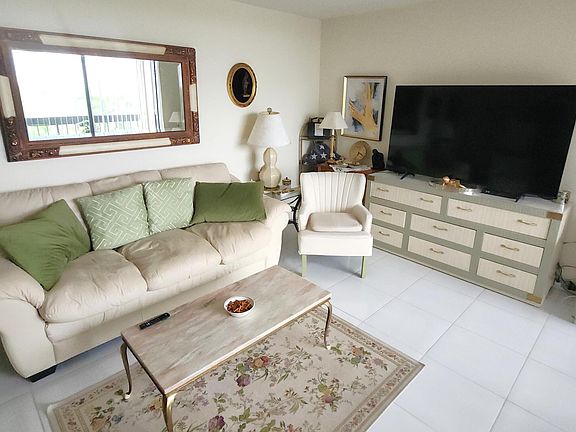4th image of 2455 Lindell Boulevard #3511