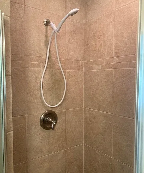 Attractive shower tile