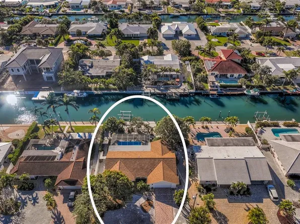 610 Gladstone Ln, Holmes Beach, FL 34217