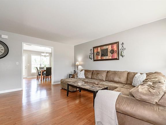 4th image of 481 Lucille Dr
