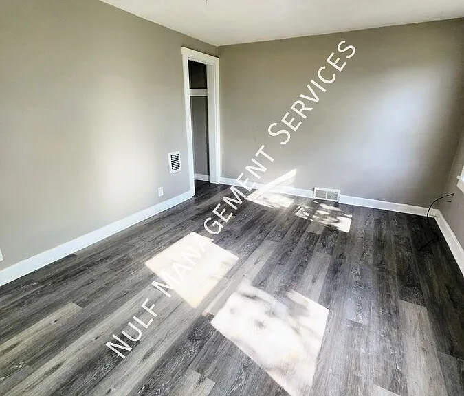 878 Miller Ave — Photo 3