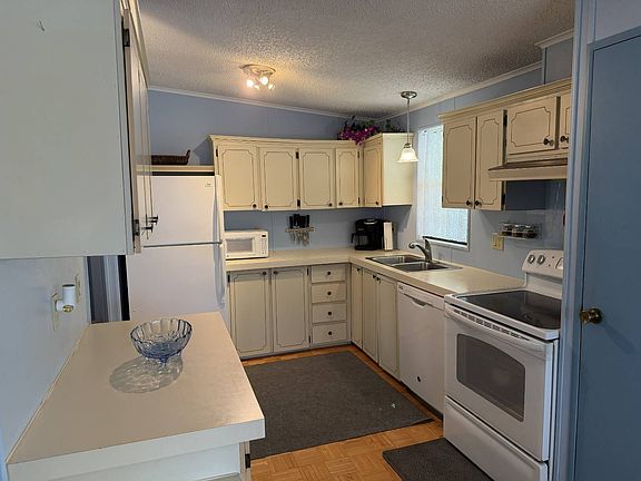 3rd image of 757 Century Ln