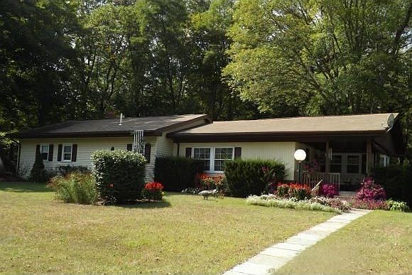 For Sale: 118 Lazy Brook Cir, Hallstead, PA 18822