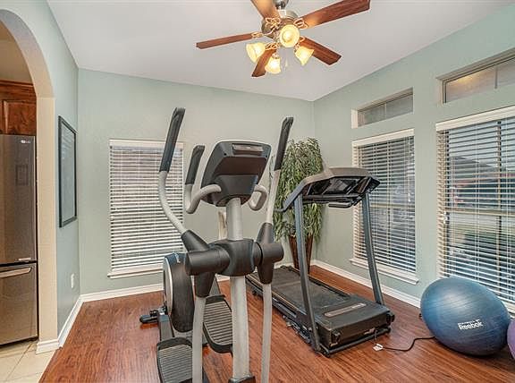 3rd image of 839 Peach Ln