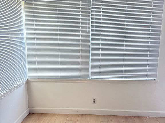 4th image of 2598 Wellesley Ave #4
