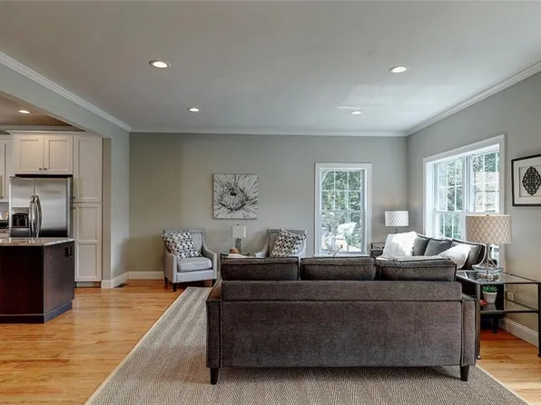 1201 Hunting Hill Dr, Cumberland, RI 02864