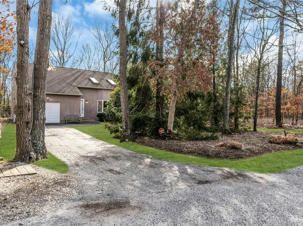 23 Bellows Terrace, Hampton Bays, NY 11946