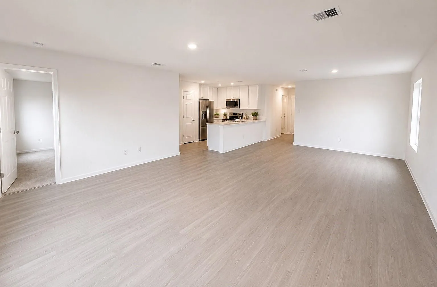 4 bed, 2.0 bath, $1,800 — Photo 3