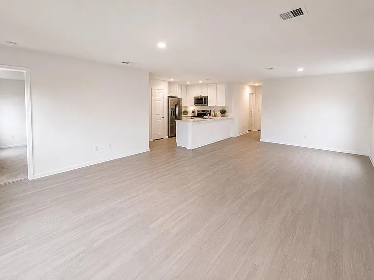 306 Nicholas Rd — Photo 3