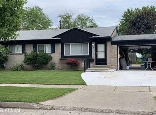 30376 Flanders Ave, Warren, MI 48088