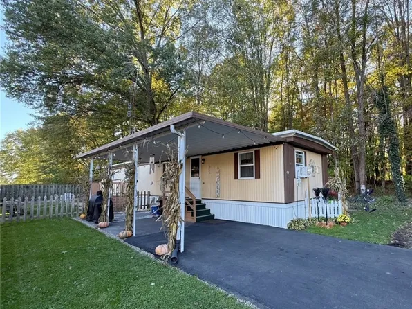 67 Oakwood Dr, Beloit, OH 44609