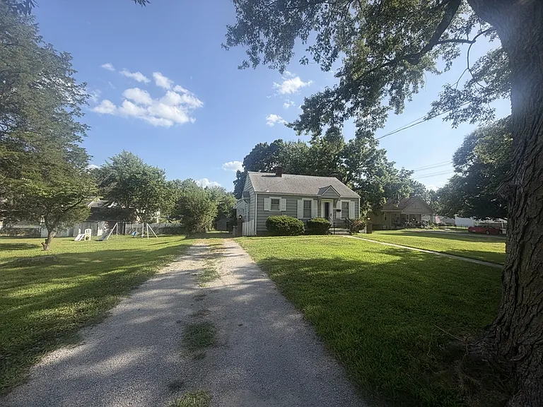 515 W Southside Blvd — Photo 3