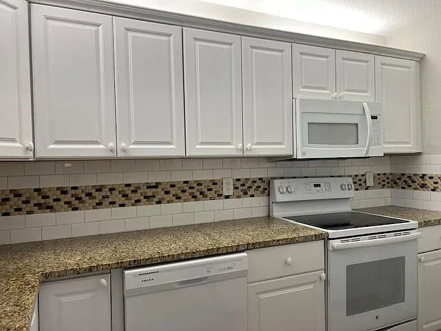 2 bed, 2.0 bath, 820 sqft, $1,750 — Photo 3