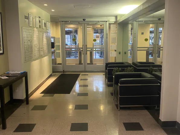 5 Fordham Hill Oval image 2 of 11