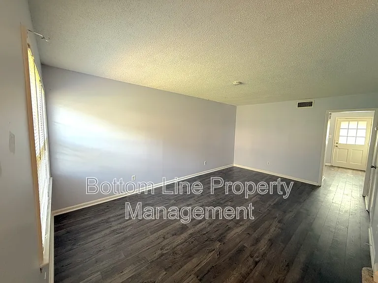 4633 Old Lantern Way — Photo 6