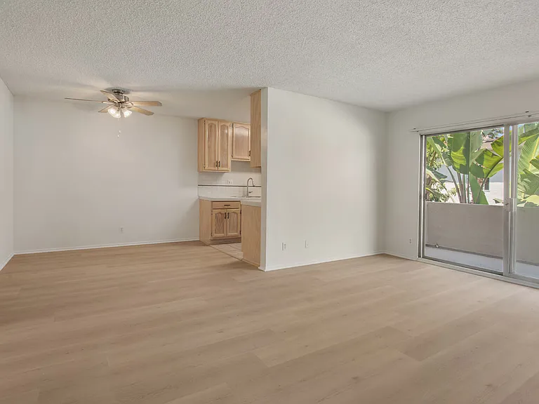 1324 Barry Ave #6 — Photo 3