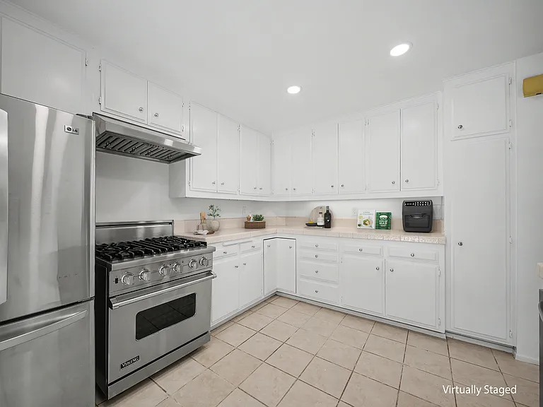 10424 Oletha Ln — Photo 26