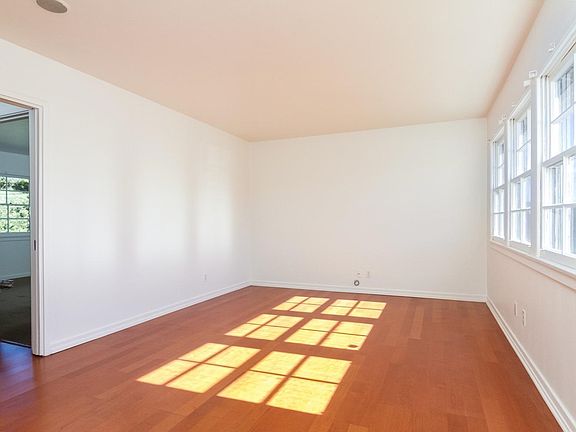 5th image of 207 Arthur Ave