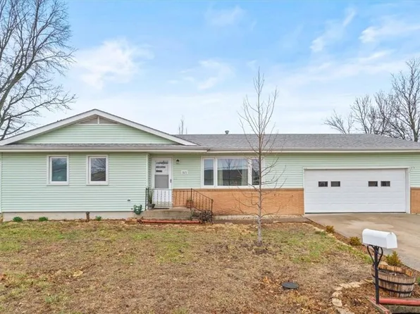 521 S Hayes St, Garnett, KS 66032