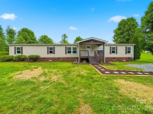2295 Amy Ct, Lenoir, NC 28645