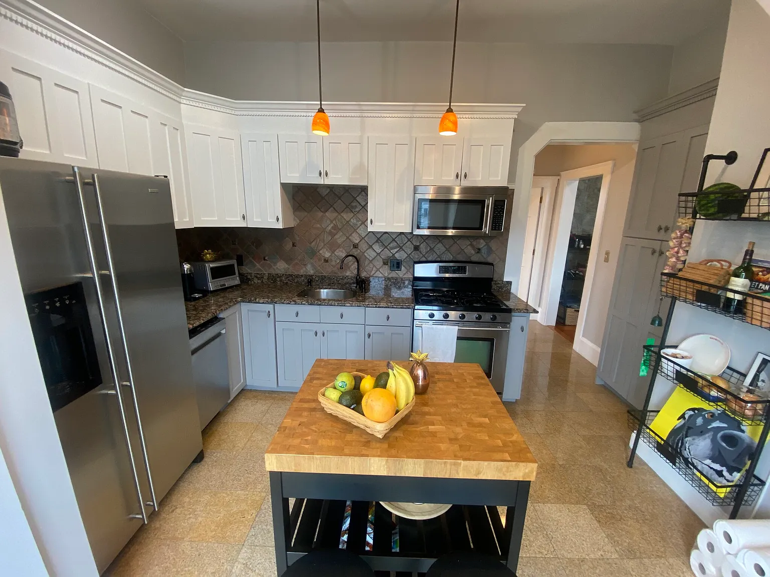 4 bed, 2.0 bath, 1800 sqft, $4,400 — Photo 4