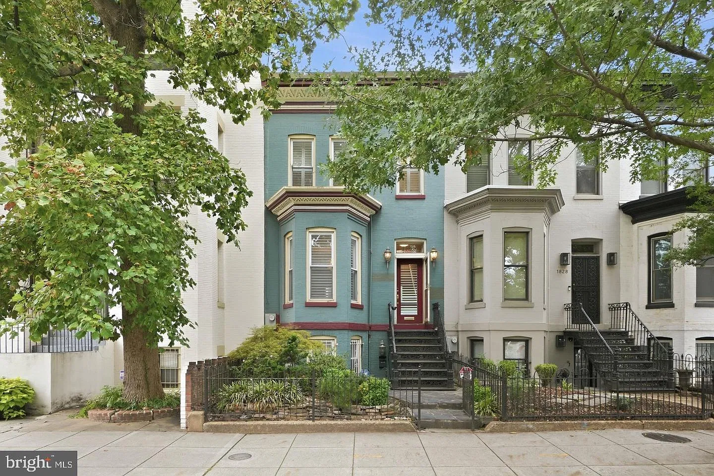 3 bed, 2.5 bath, 3640 sqft, $5,500 — Photo 1