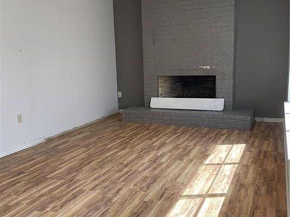 2nd image of 4616 Lakewood Dr