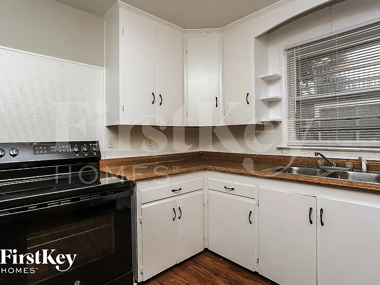 610 N Martin Ave — Photo 7