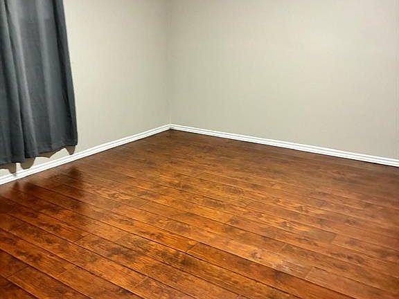 5th image of 1340 Stoneybrook Cres
