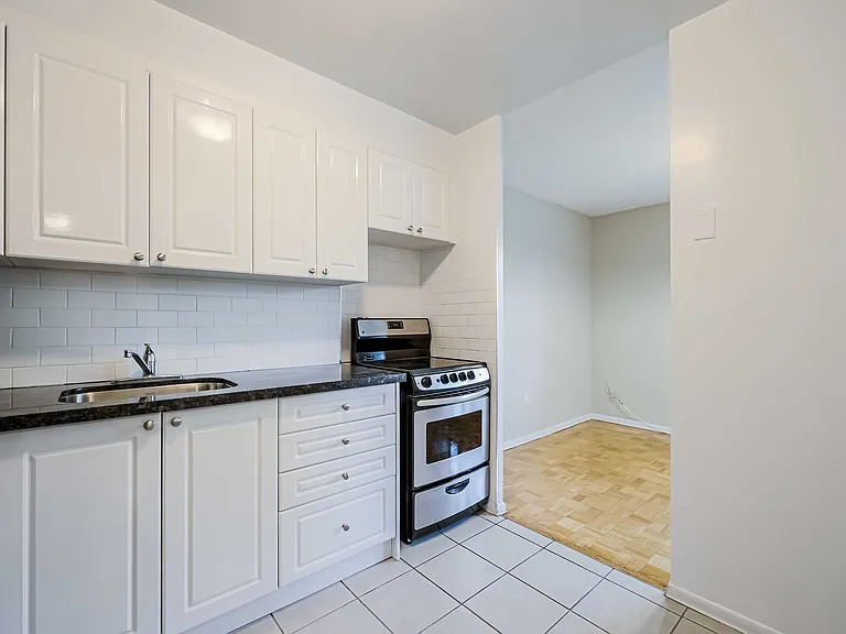 205 Cosburn Ave — Photo 9