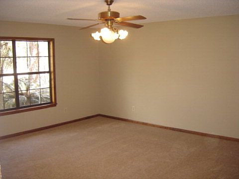4th image of 799 Clayton Dr