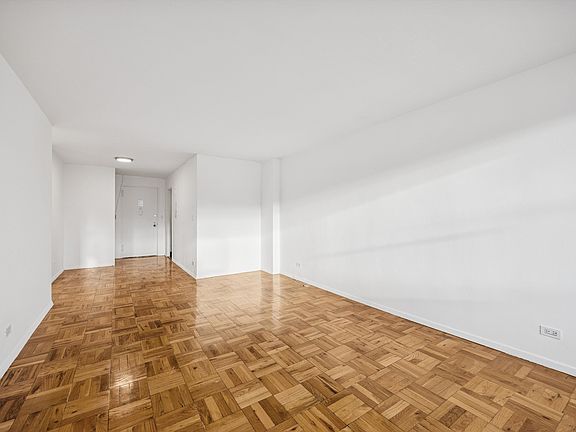 5th image of 320 E 23rd St APT 10H
