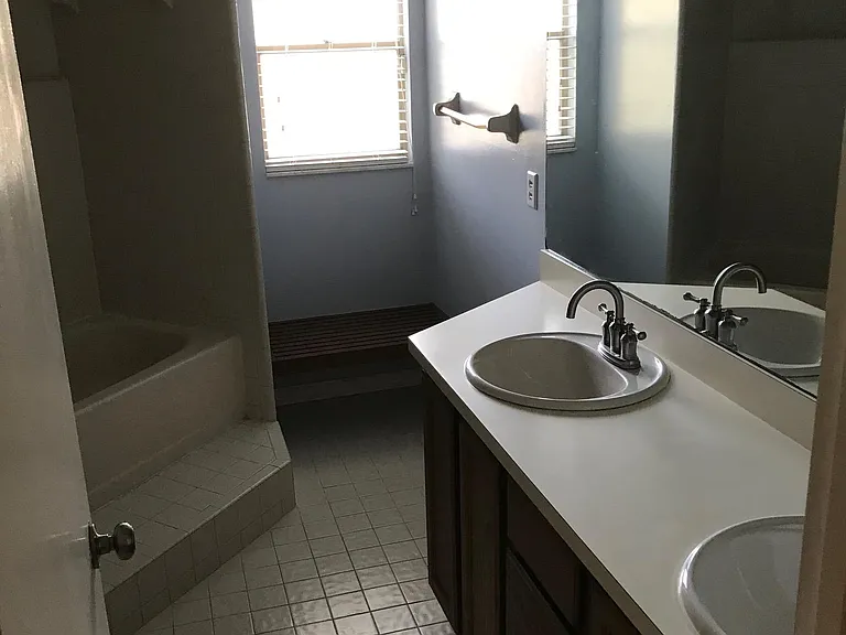 1101 Ontario Ct — Photo 15