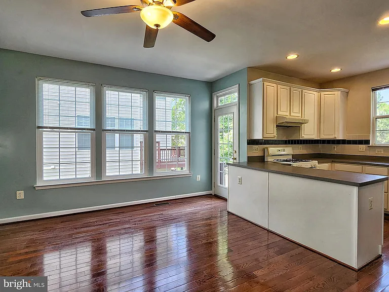 13906 Gothic Dr — Photo 13