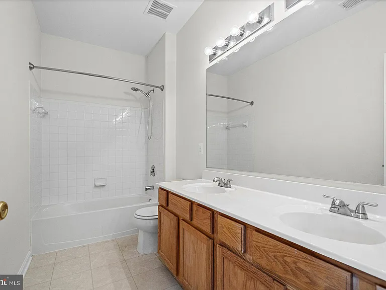 1670 Mohegan Dr #B — Photo 29