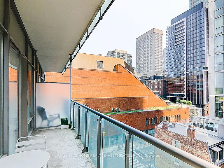 18 Yorkville Ave #704 — Photo 23