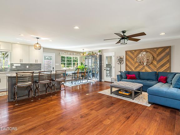 3rd image of 1517 Aldenwood Ln