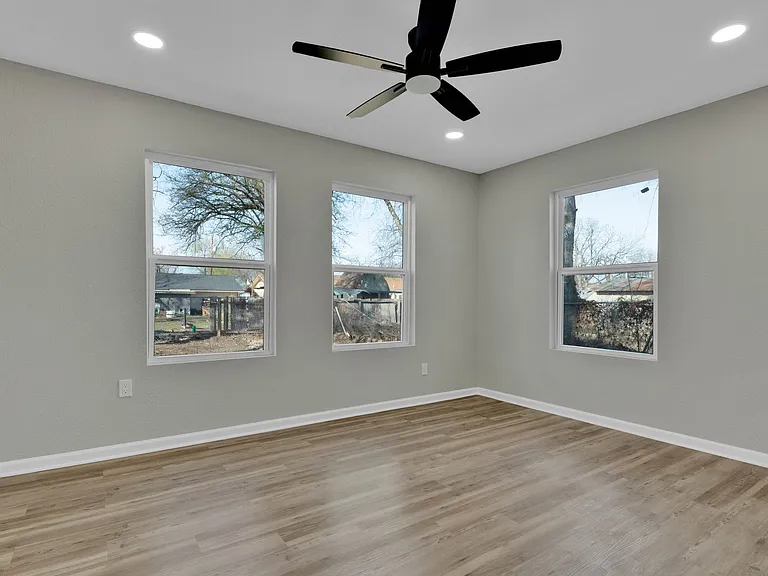 439 W Lubbock St — Photo 15