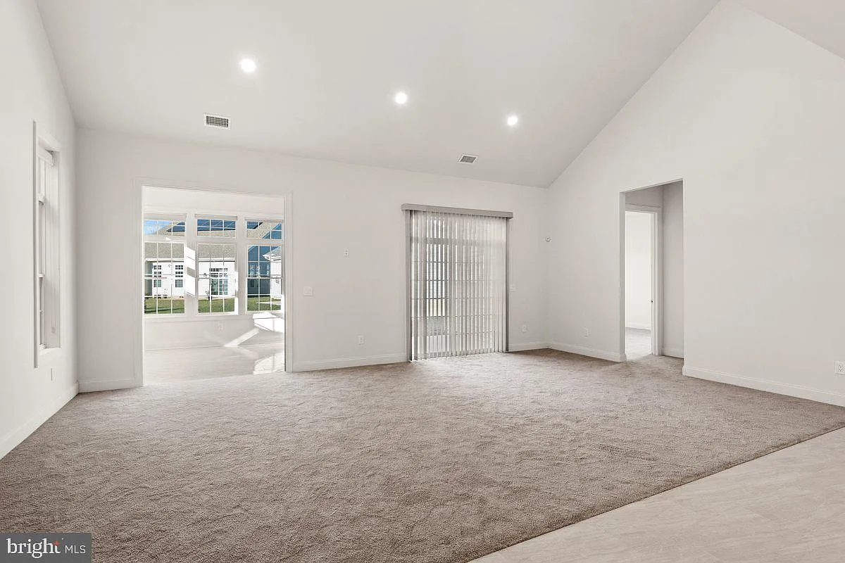 3 bed, 2724 sqft, $4,500 — Photo 3