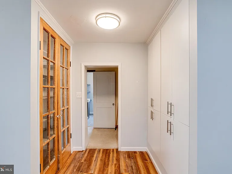 905 Regester Ave — Photo 10